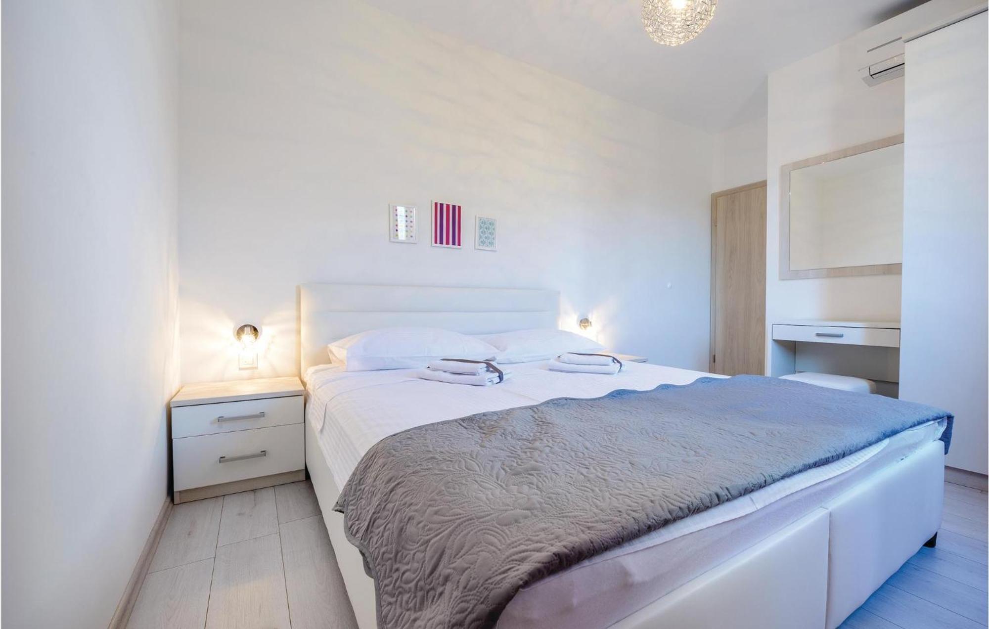 1 Bedroom Amazing In Leilighet Cavtat